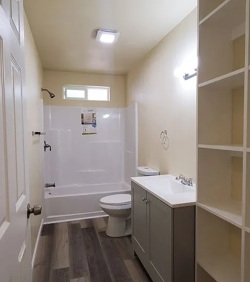 1390 Yale Pl — Photo 10