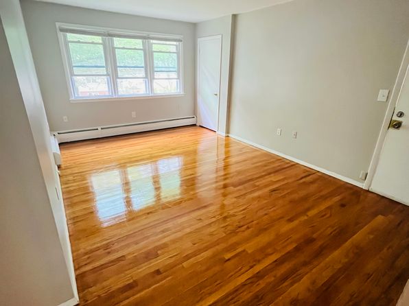 52 Oak Ridge Dr APT 28