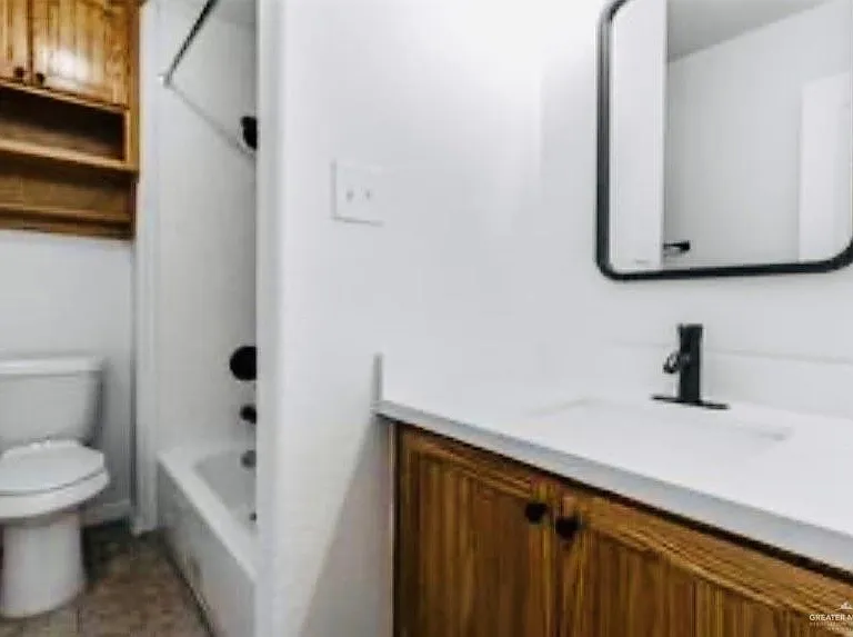 241 E 19th St #3 — Photo 7