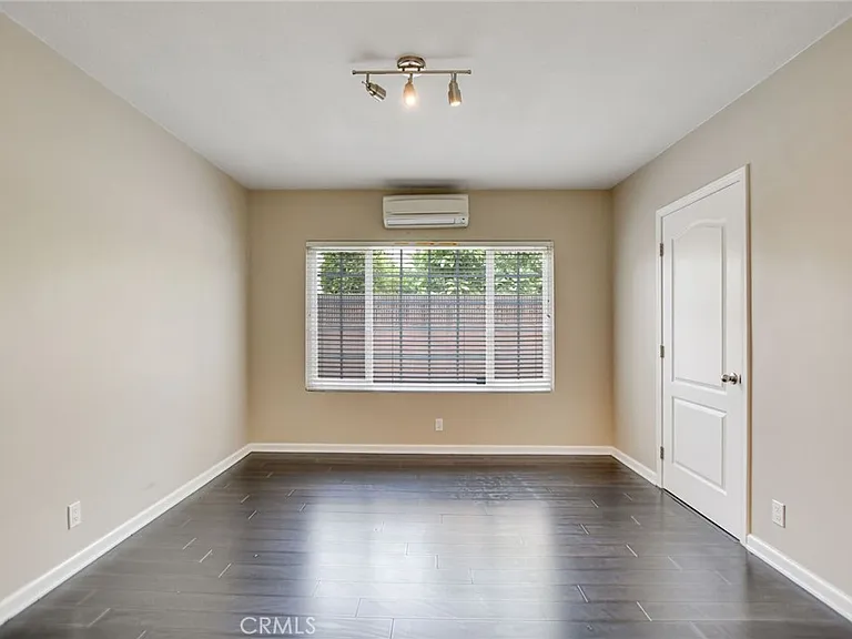 1015 E Walnut Ave — Photo 14