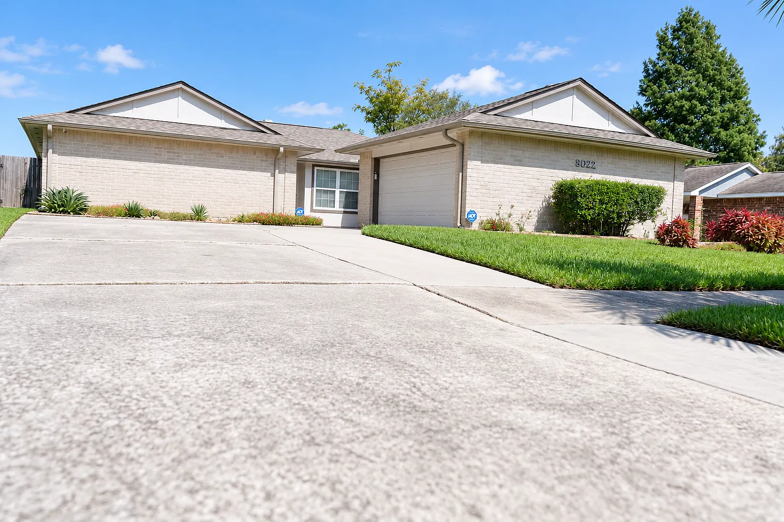 3 bed, 1813 sqft, $2,049 — Photo 3