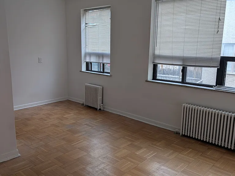 117 Cosburn Ave — Photo 5