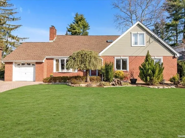 207 Earl Street, East Williston, NY 11596