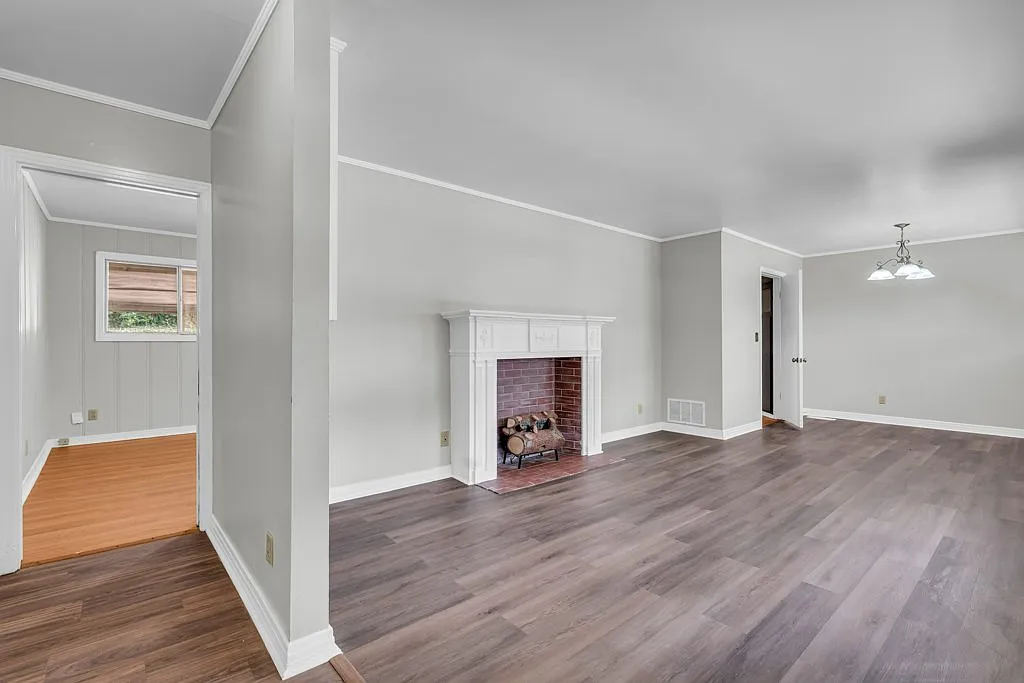 3 bed, 2027 sqft, $1,745 — Photo 3