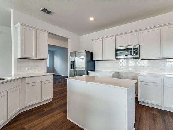 Gorgeous kitchen with all appliances included