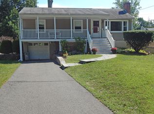 11 Richards Ln, Norwalk, CT 06851