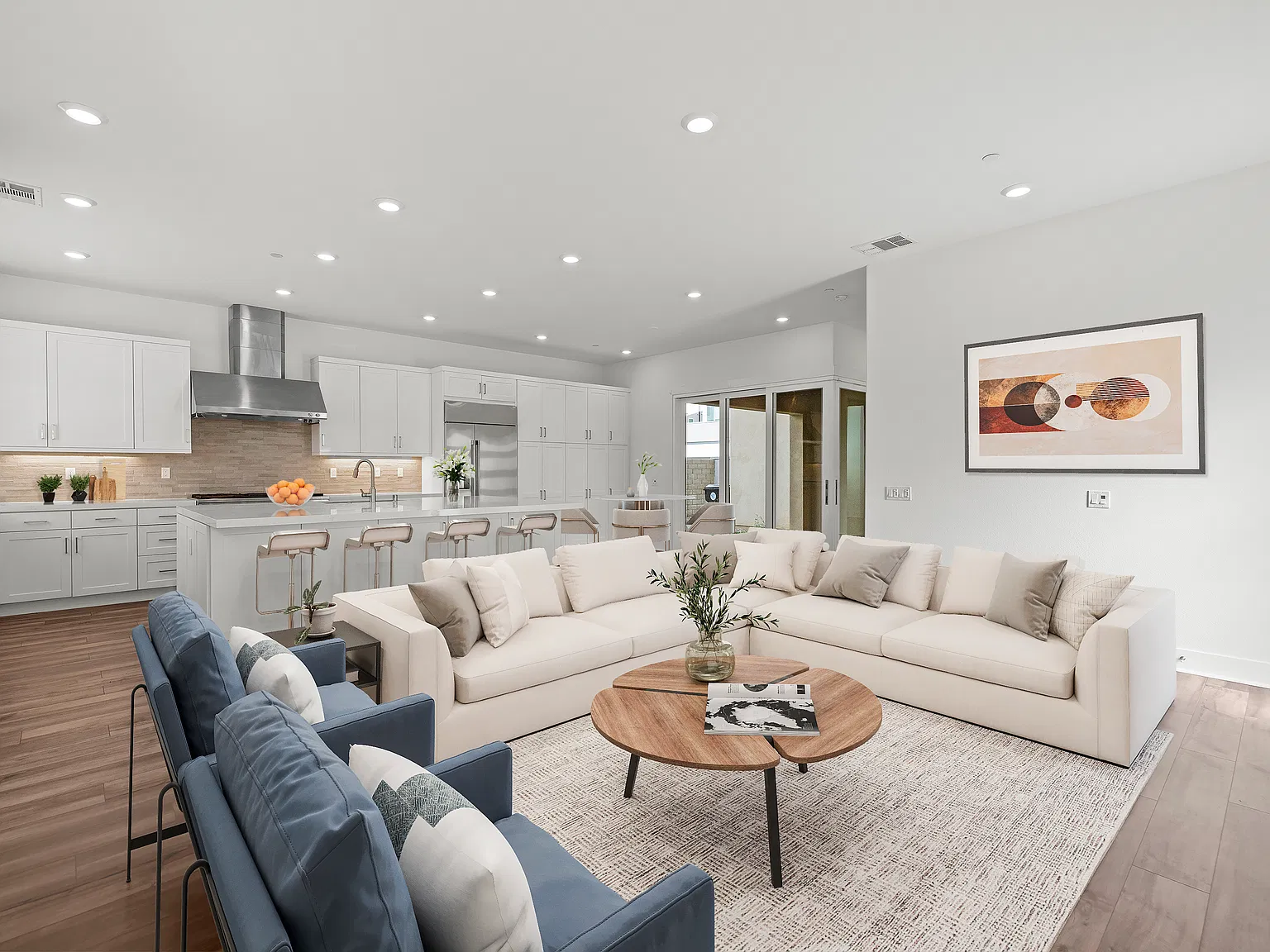 5 bed, 3377 sqft, $6,750 — Photo 3