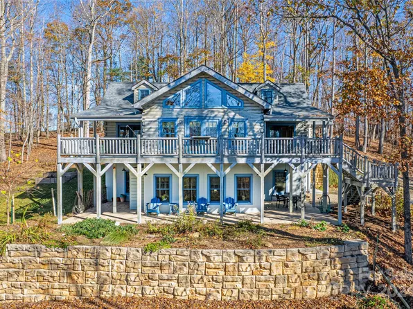 126 Bradley Ascent Ct, Hendersonville, NC 28792