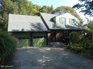 1318 Hillcrest Ave, Kalamazoo, MI 49008