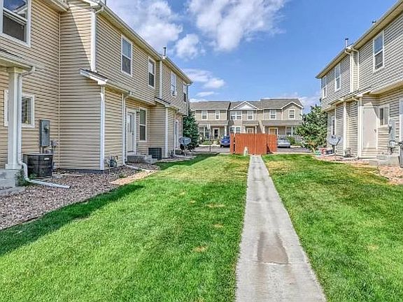 Public trash located here.