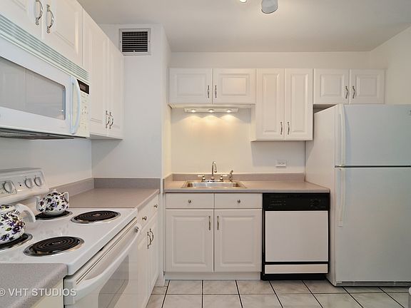 4th image of 1636 N Wells St APT 2509