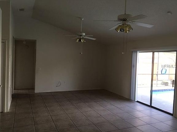 4th image of 215 Canterbury Ct