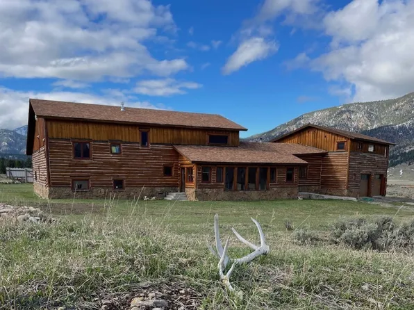 135 Twin Antler Dr, Gallatin Gateway, MT 59730