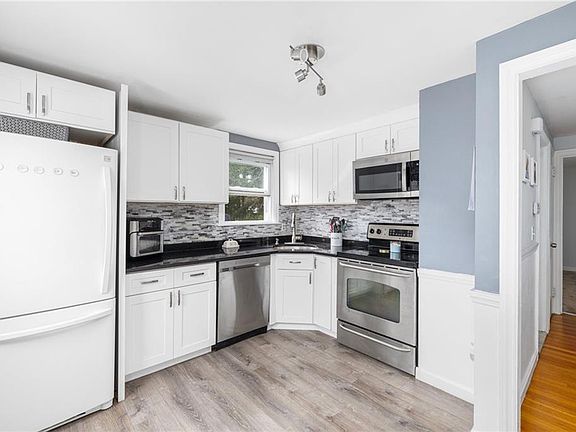 3rd image of 117 Calderwood Dr