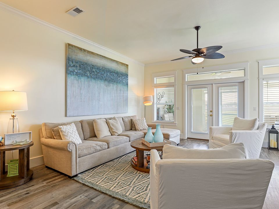 Large Living Area for Entertaining