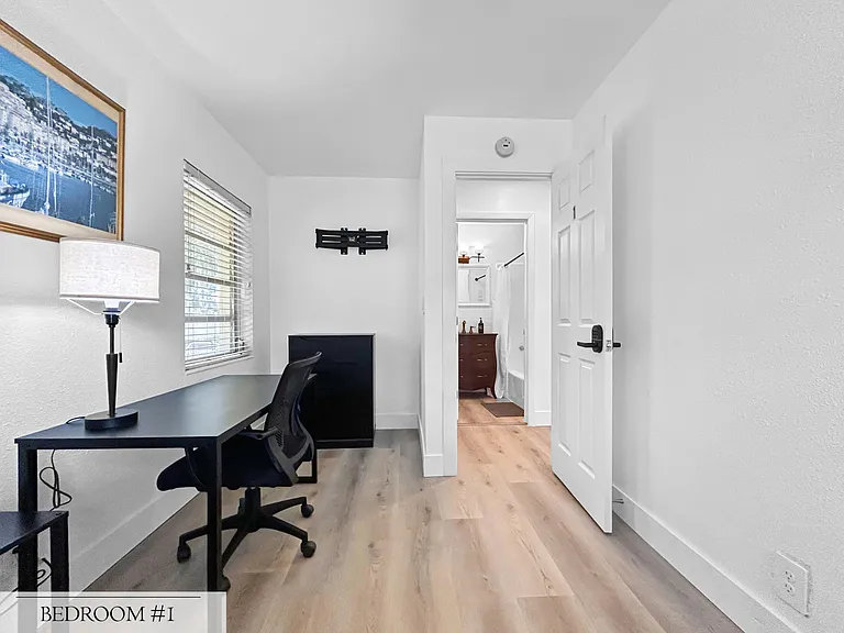 Oleander Dr SE — Photo 2