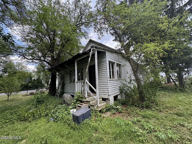 2nd image of 919 Twenty 5th Street