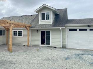 742 E 12th St, Coquille, OR 97423