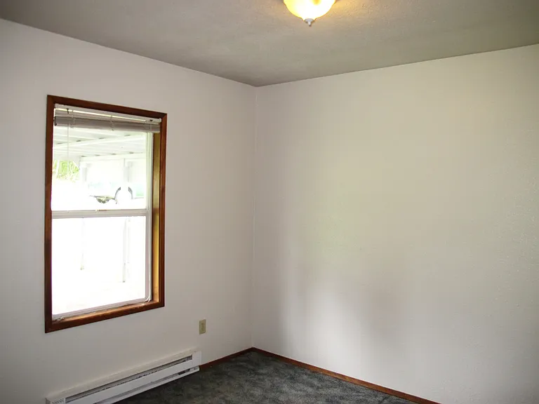 1001 NW Crosby Ave #1 & 2 — Photo 9