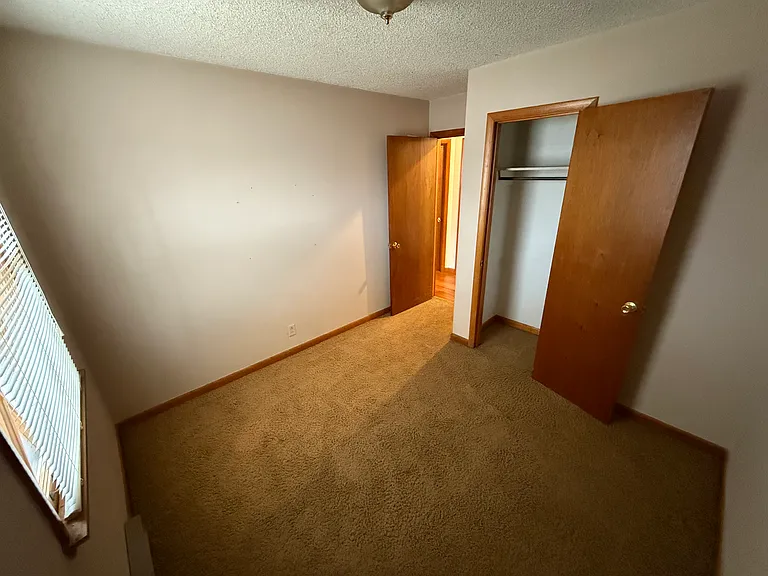 556 Singer Dr — Photo 4