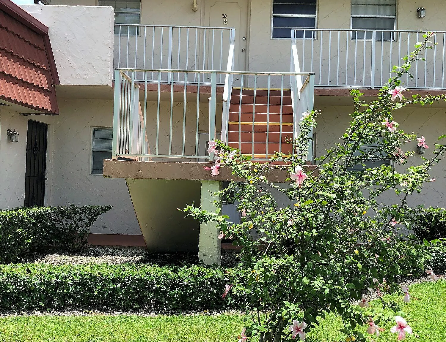 1 bed, 1.5 bath, 660 sqft, $1,950 — Photo 1