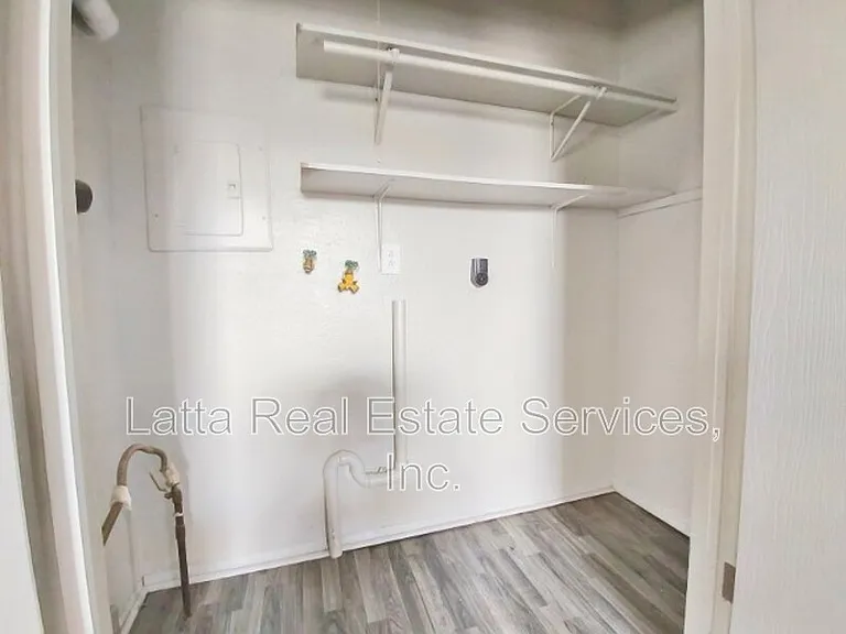 901 W 25th Ter #B — Photo 7