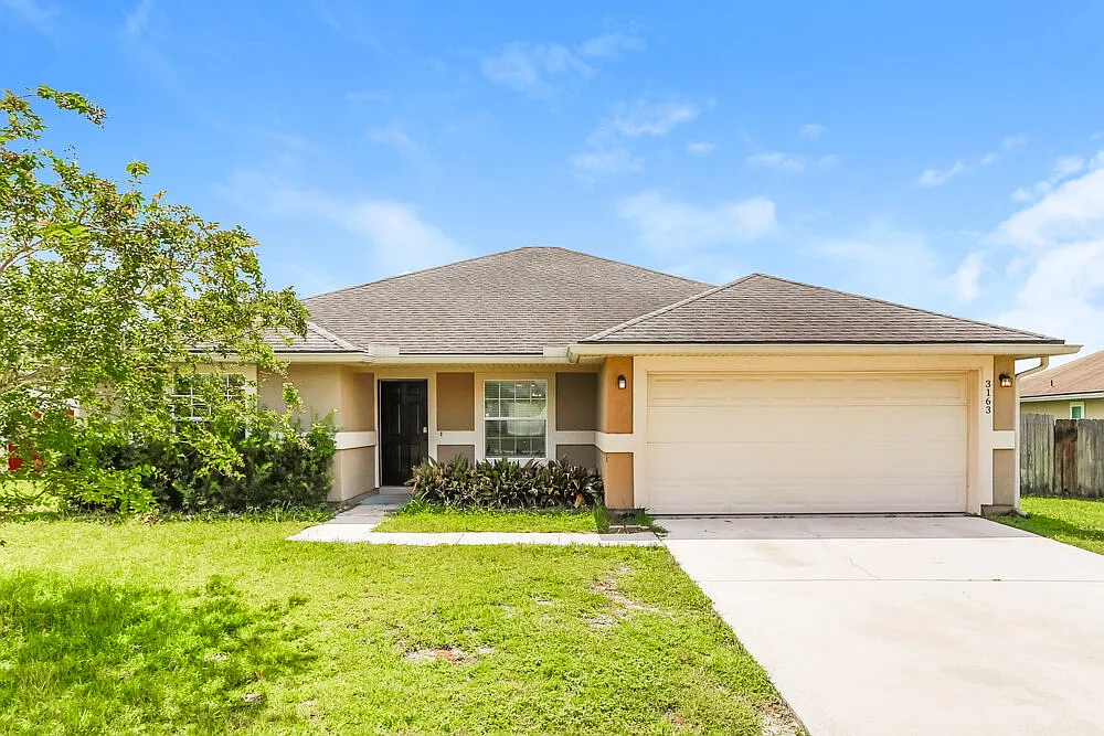 3 bed, 2.0 bath, 1646 sqft, $1,940 — Photo 1