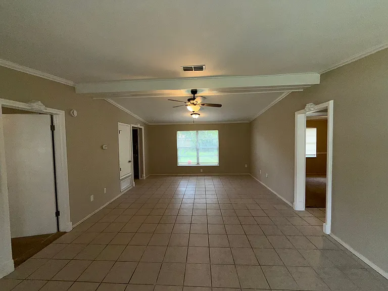 2717 Tina Ln — Photo 2