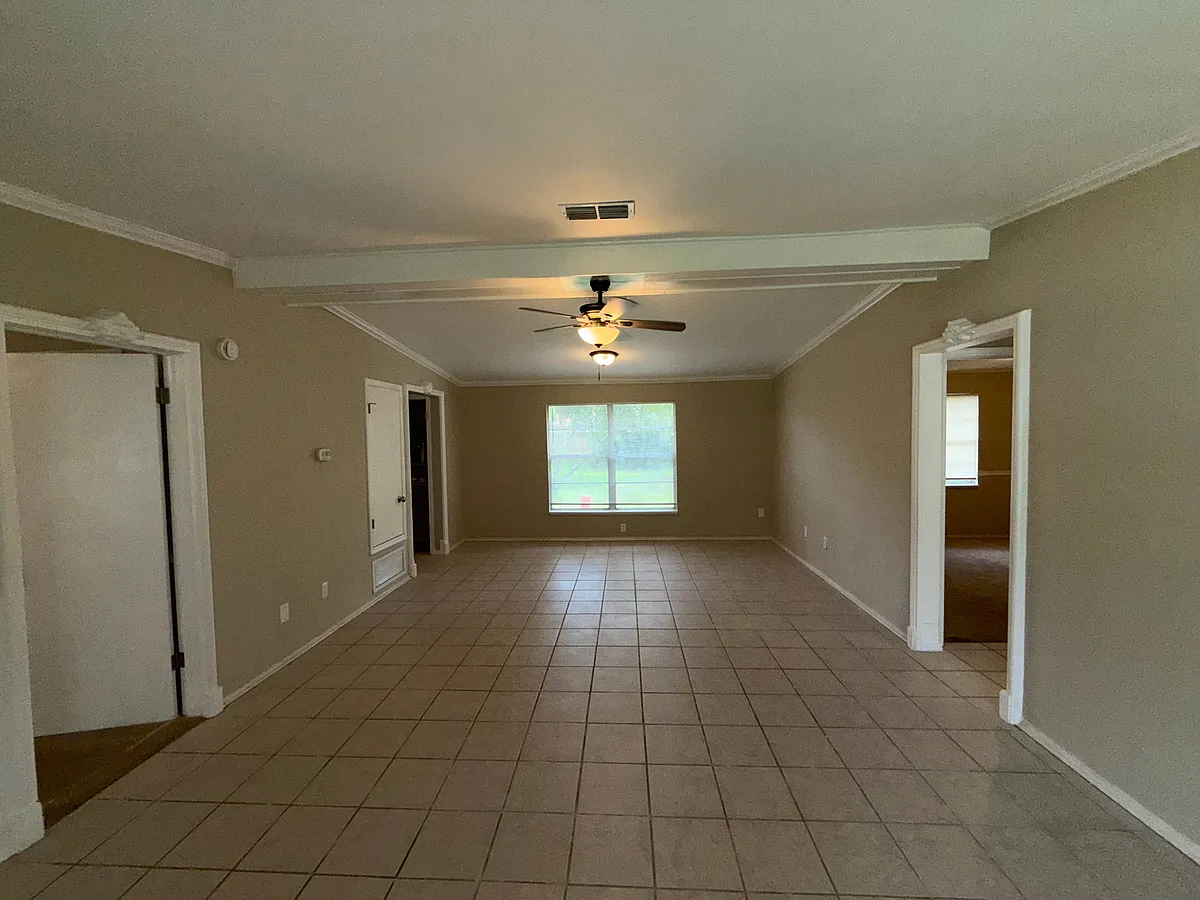 Building Photo - 2717 Tina Ln