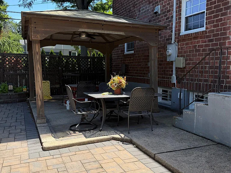 27 Upland Rd — Photo 12