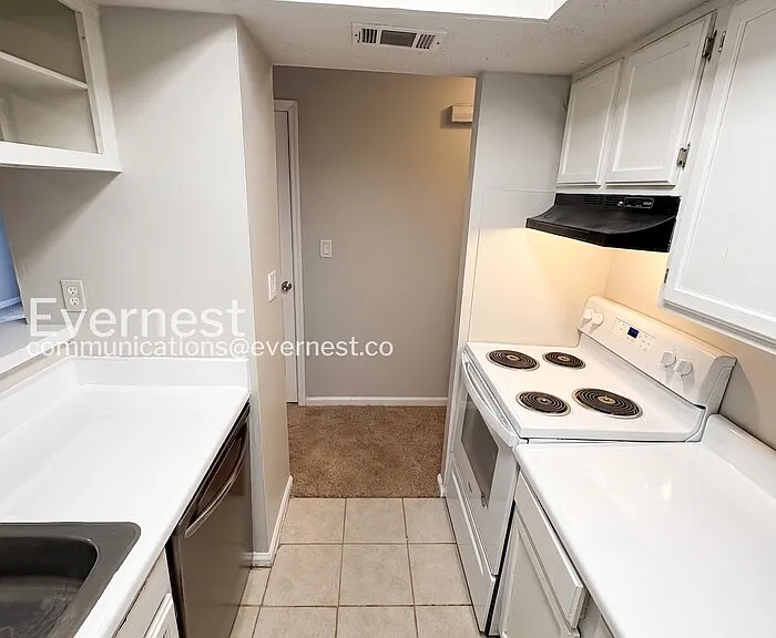 1760 Wesley Way NW #C — Photo 4