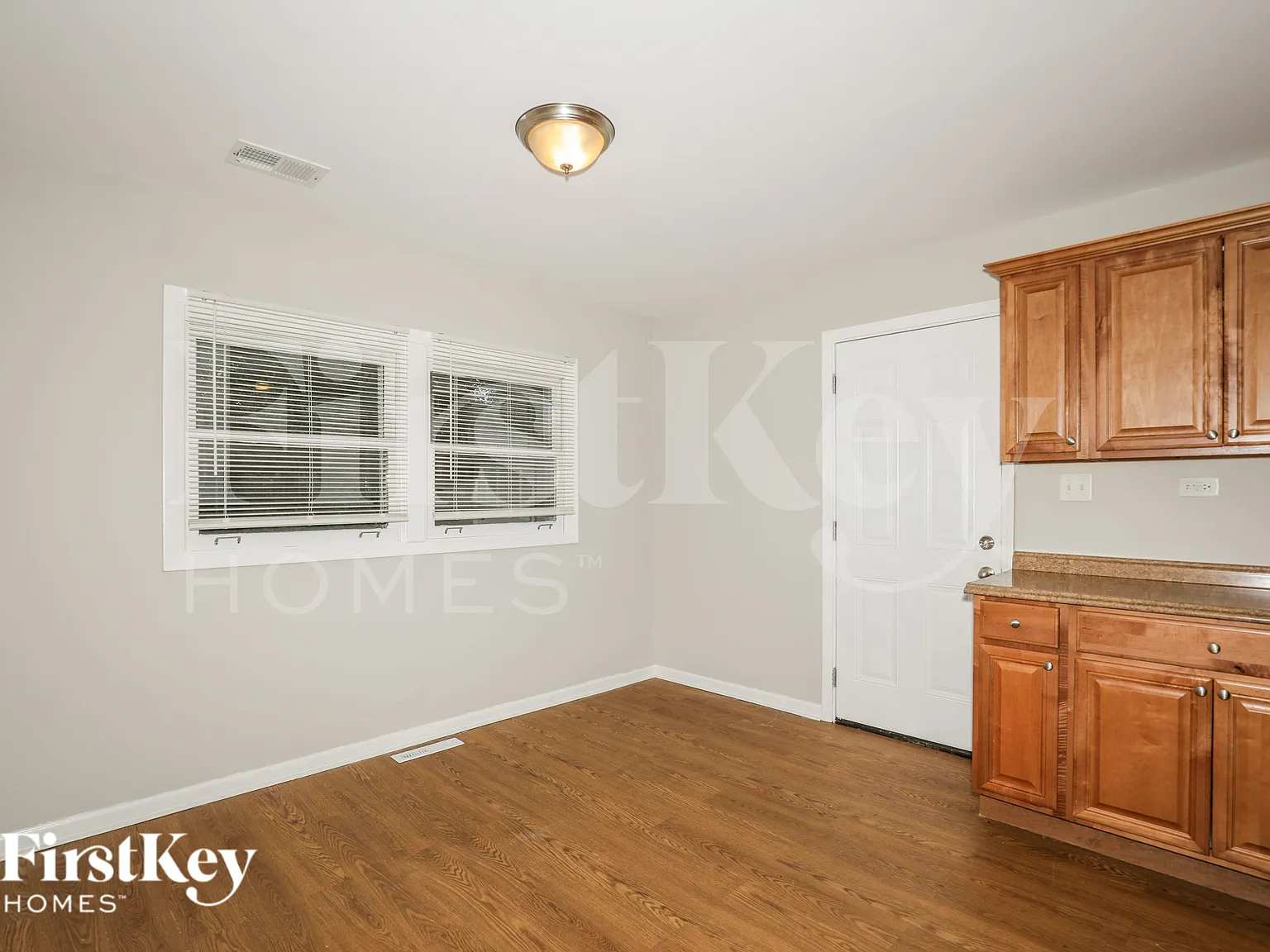 2 bed, 1.0 bath, 1200 sqft, $2,335 — Photo 3