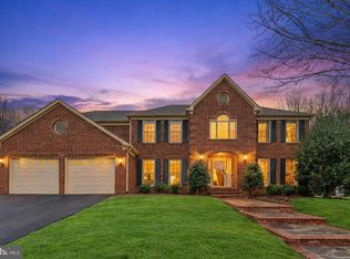 15197 Wetherburn Dr, Centreville, VA 20120