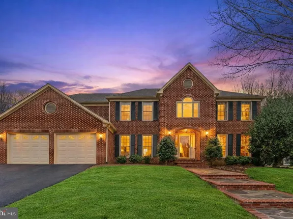 15197 Wetherburn Dr, Centreville, VA 20120