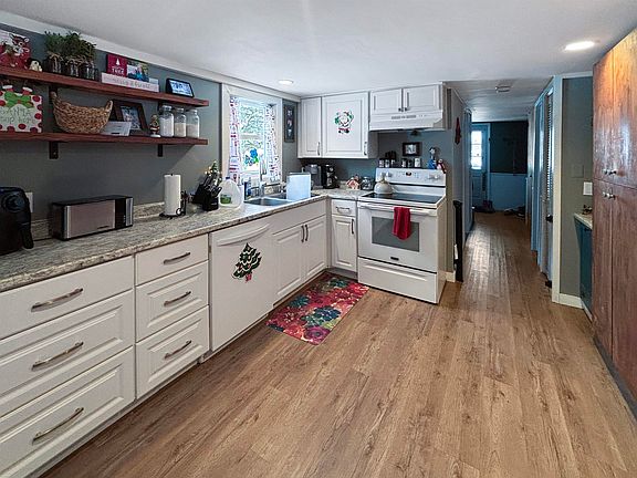 3rd image of 578 Centerville Road