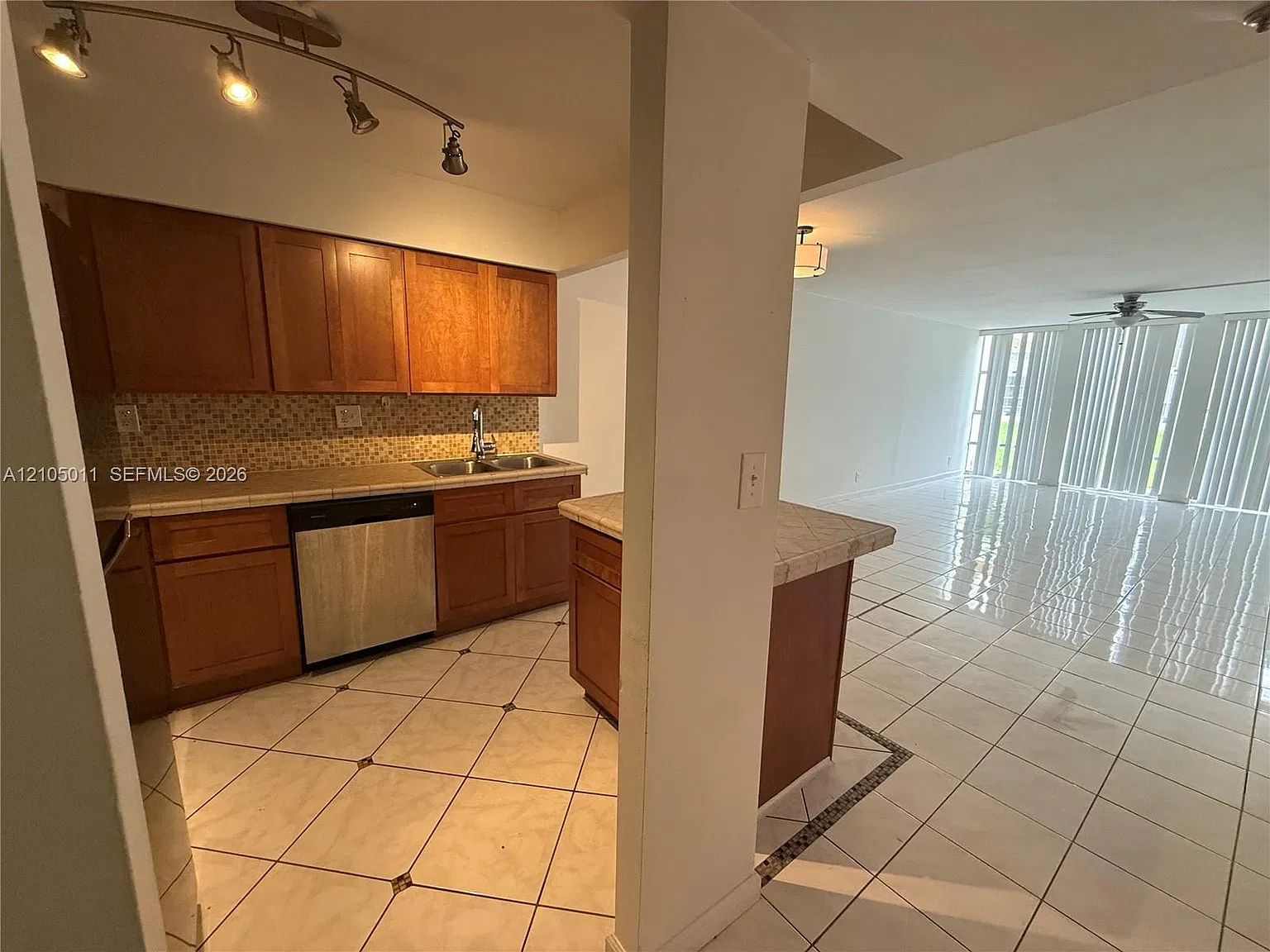 Desoto Park Condo — Photo 3
