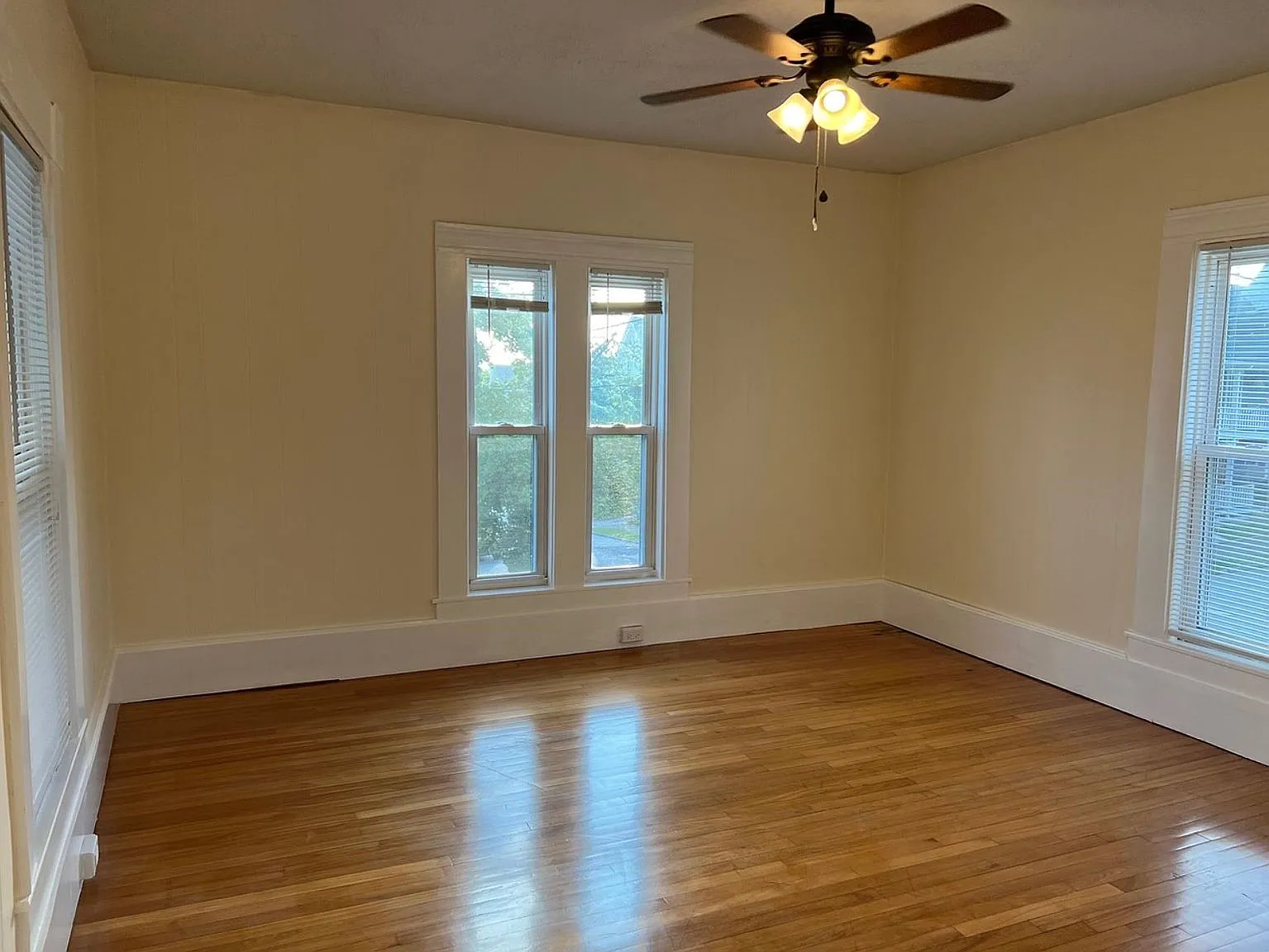 2 bed, 1000 sqft, $1,600 — Photo 4