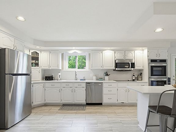 3rd image of 7 Brooks Ave