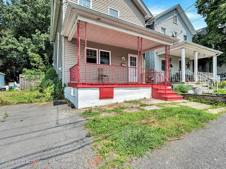630 E Lackawanna Ave — Photo 2