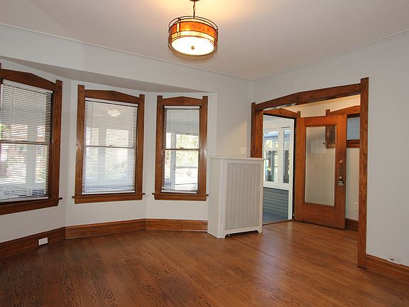 5th image of 1153 S Lyman Ave