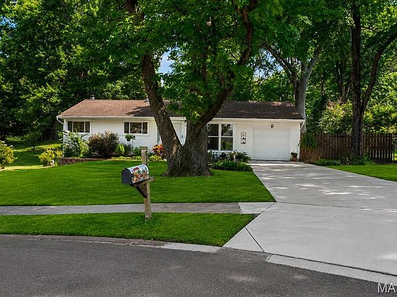2nd image of 816 Barby Ln