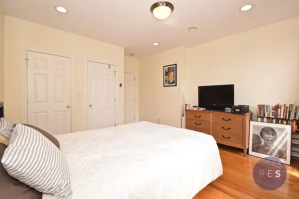 Rented by RES New York | media 21