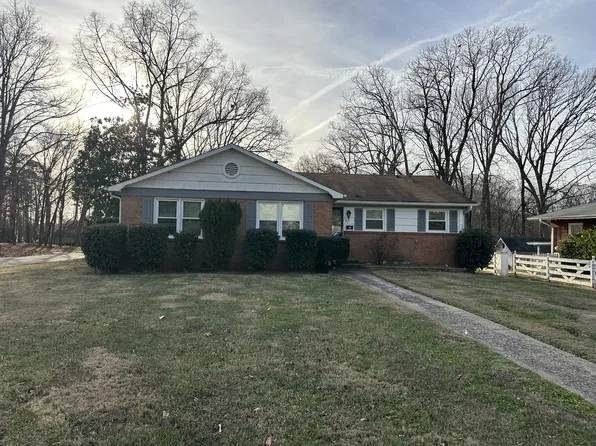 1601 Grovewood Dr, Charlotte, NC 28208
