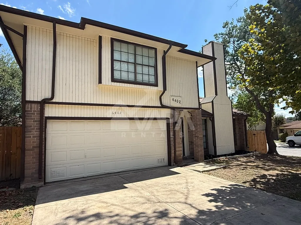 3 bed, 2.5 bath, 1529 sqft, $2,100 — Photo 2