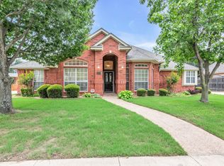 8612 Amhurst Ct, North Richland Hills, TX 76182