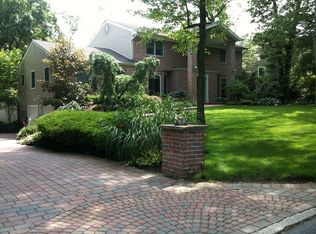 8 Randolph Dr, Dix Hills, NY 11746