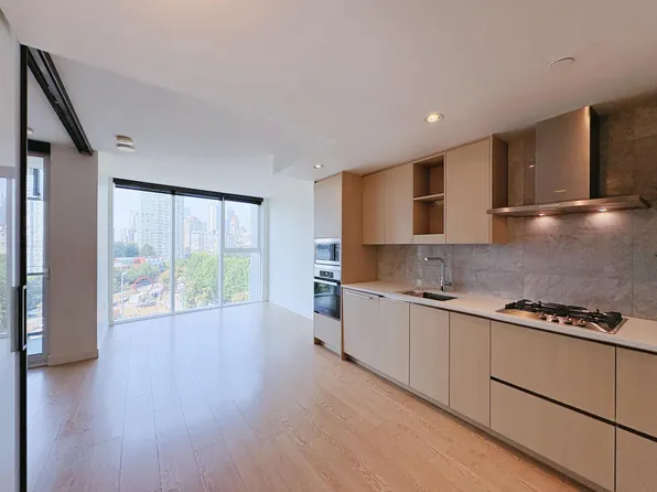 87 Nelson St #886, Vancouver, BC V6Z 0E7