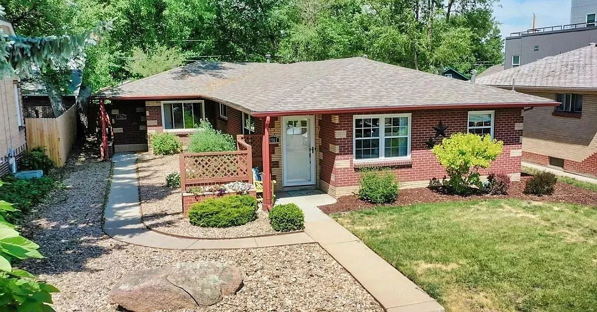 2 bed, 918 sqft, $2,400 — Photo 2