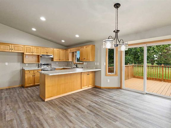 3rd image of 1371 Haywood Ln