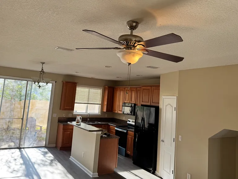 2298 Sunset Bluff Dr — Photo 12